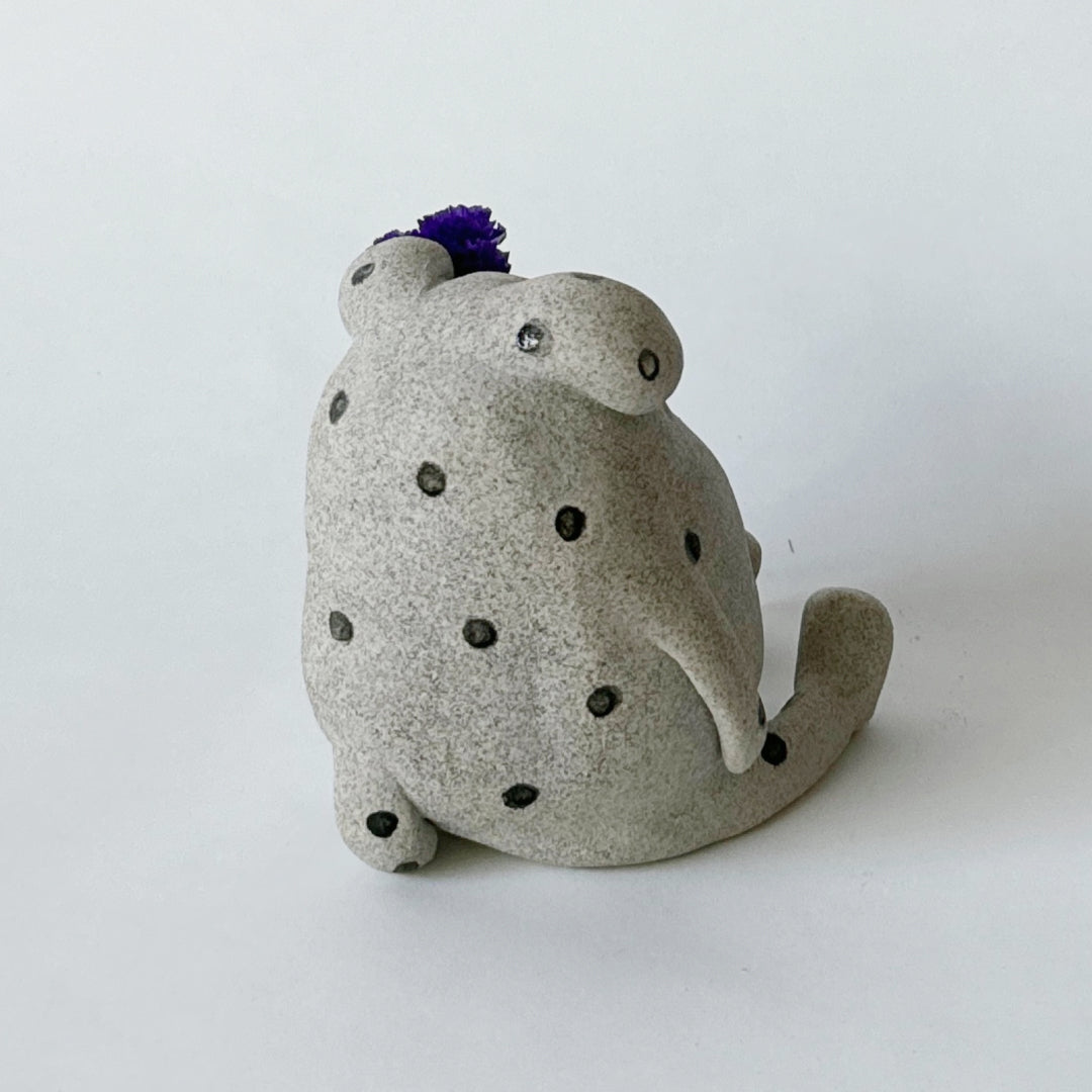 Dark Dotted Gamja
